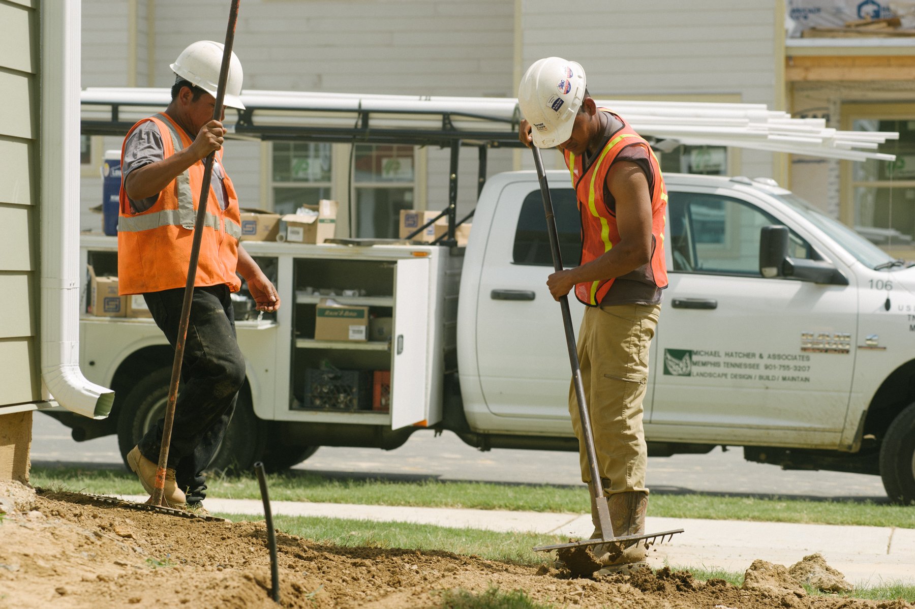 commercial landscaping technicians working in Memphis, TN