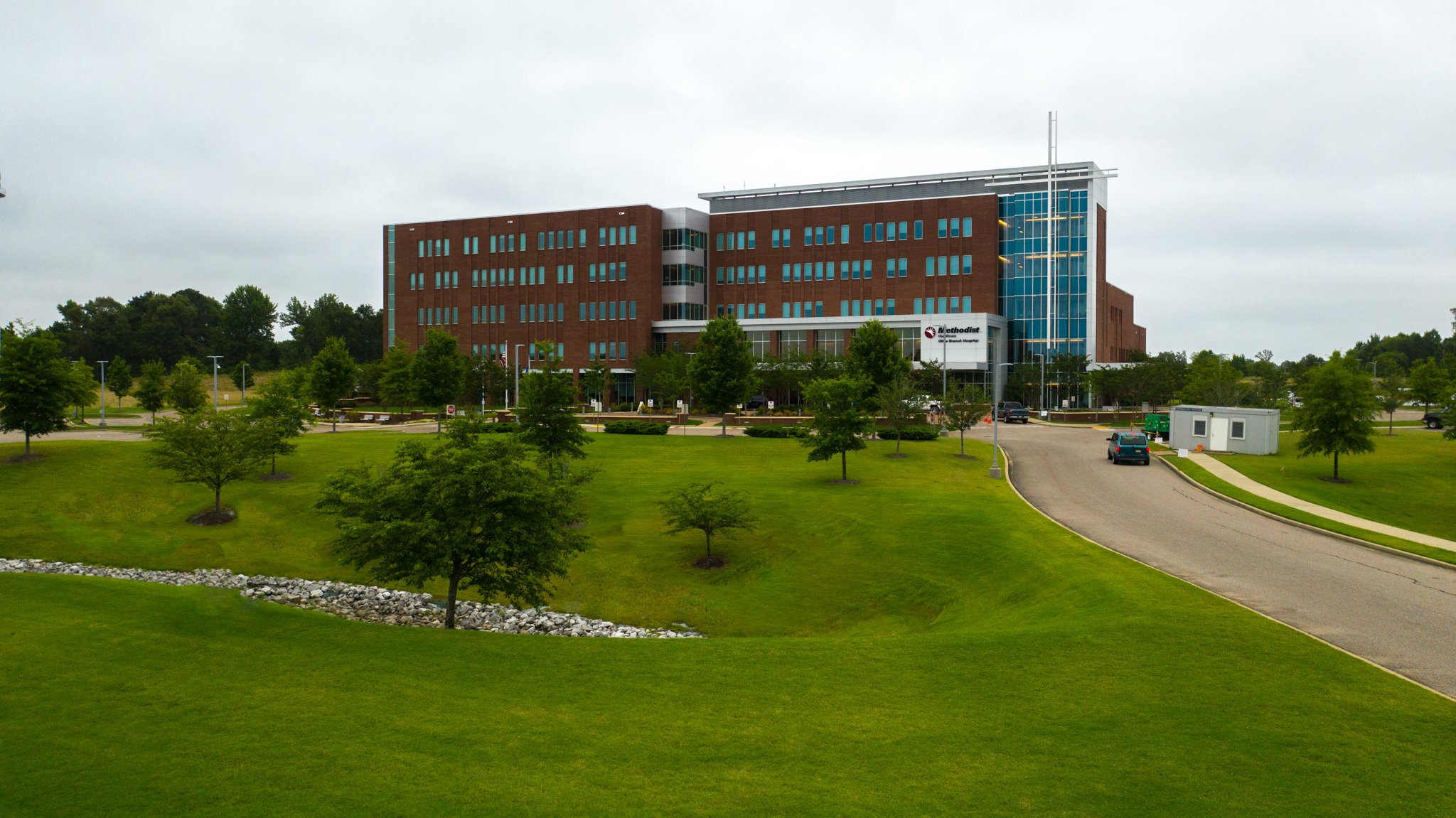 Methodist Olive Branch Hospital landscape and entrance