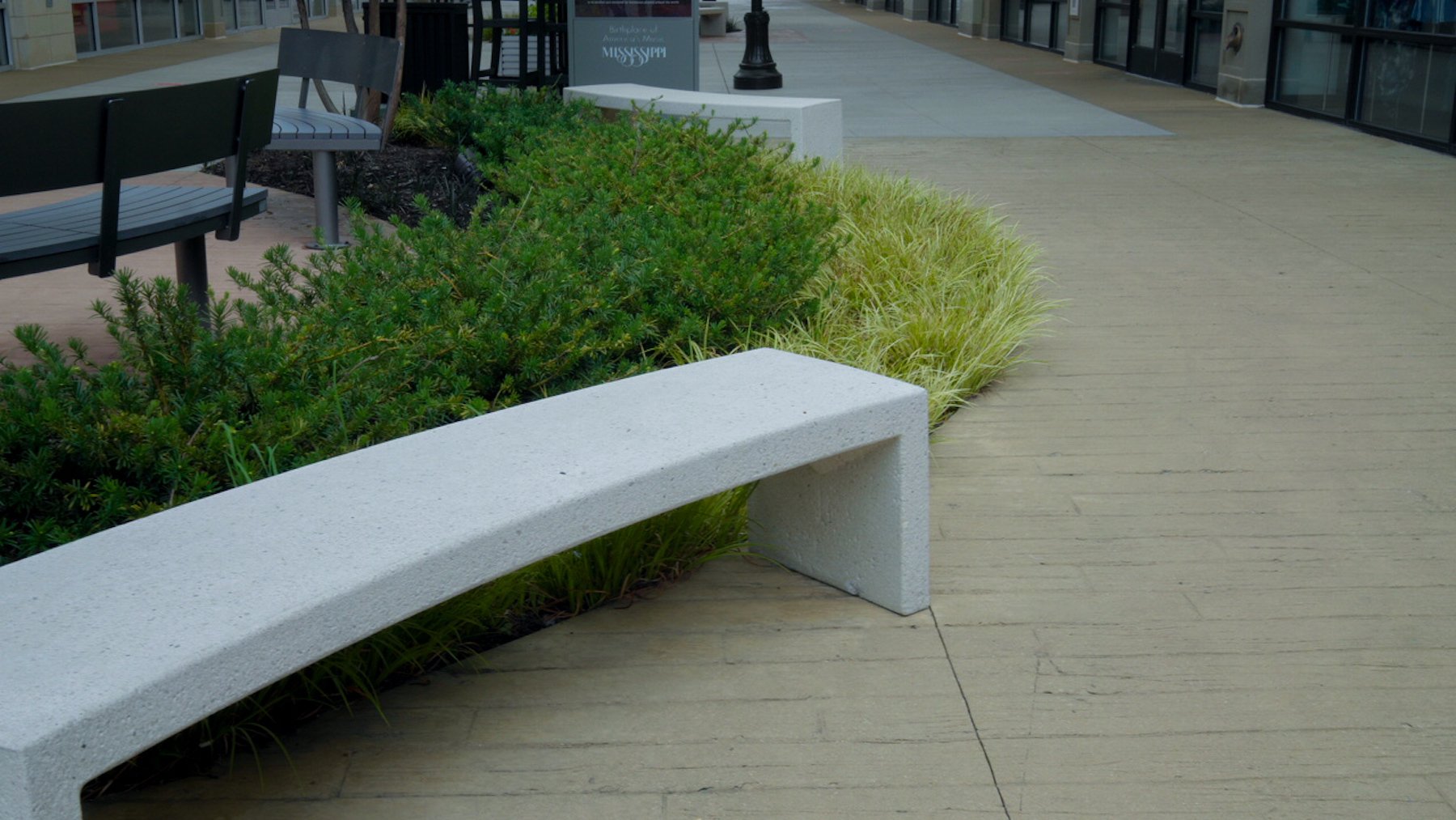 8 Must-Have Landscaping Features for Retail Centers & Shopping Malls in Memphis, TN & Northern MS