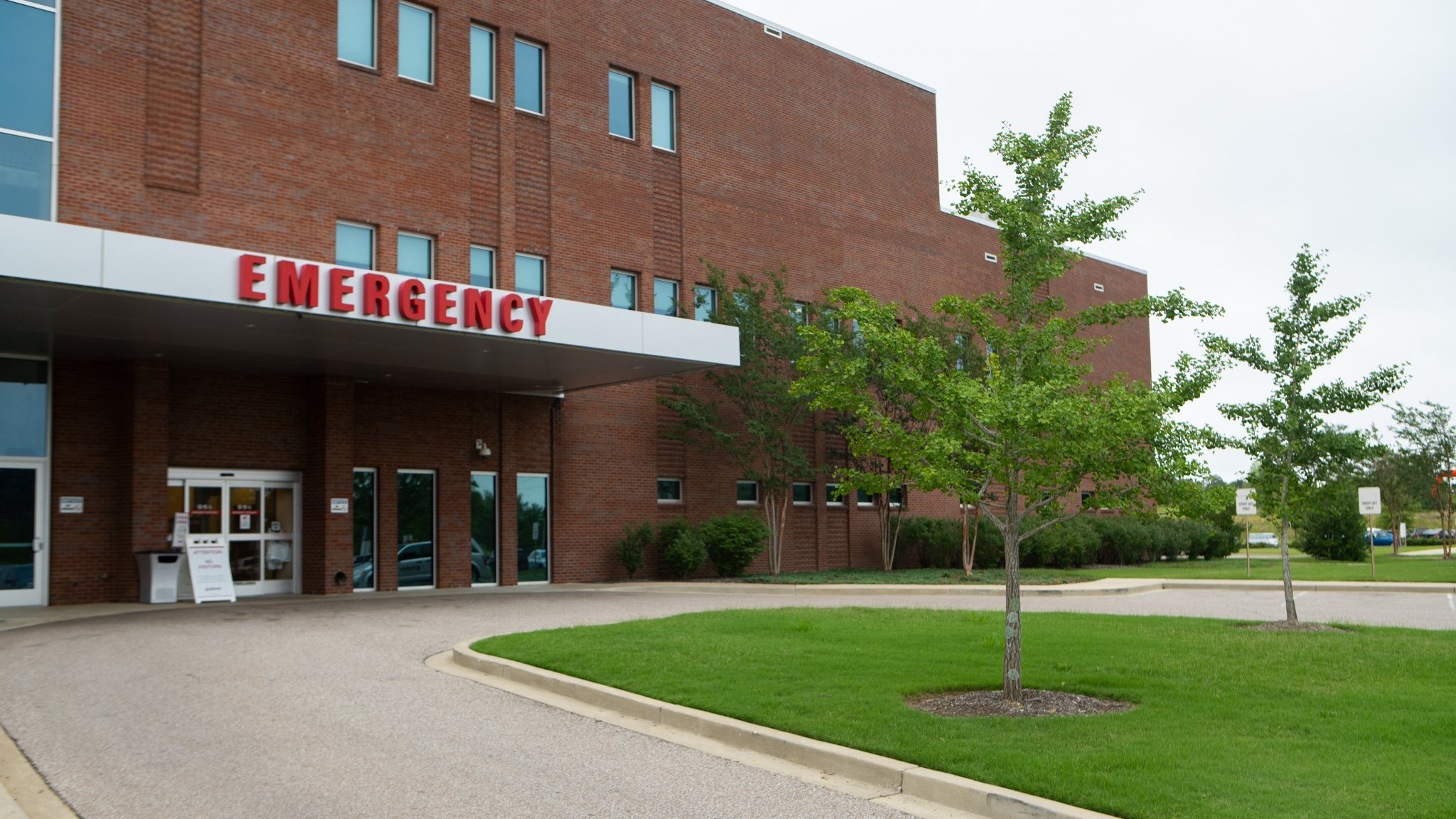 landscaping near hospital emergency room entrance